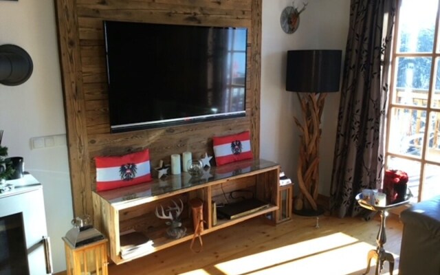 Unique & Exclusively Furnished Chalet near Ski Lift