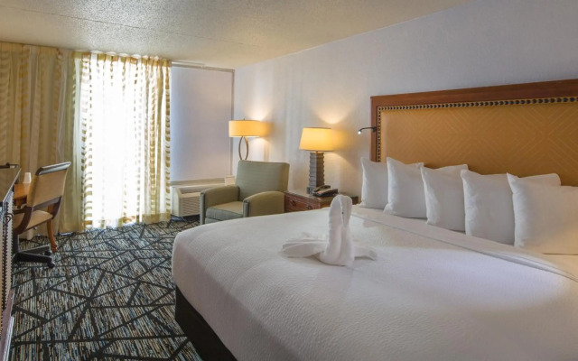 Historic Whispering Woods Hotel & Conference Center