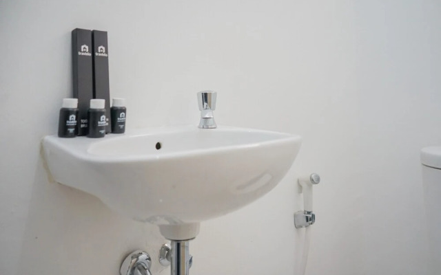 Cozy and Contemporary Studio Apartment at Aeropolis Residence