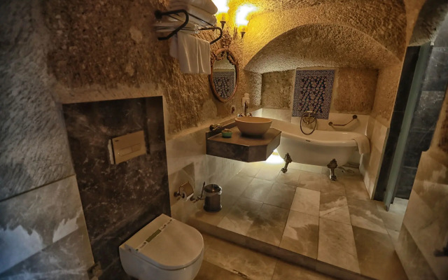 Traveller's Cave Hotel