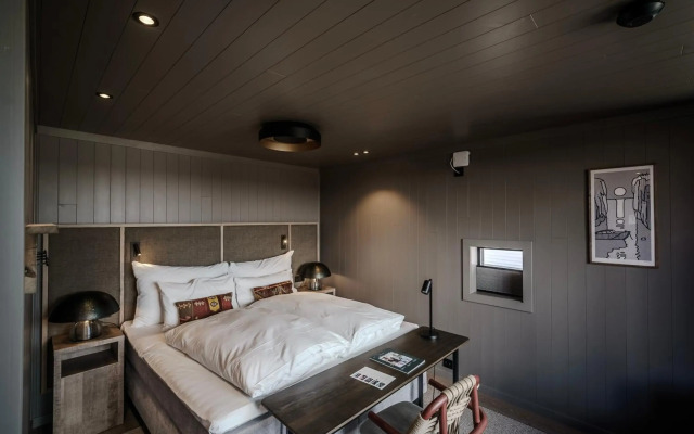 Henningsvaer Bryggehotell By Classic Norway Hotels