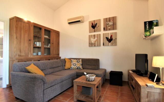 Cosy Holiday Home in Arles with Pool