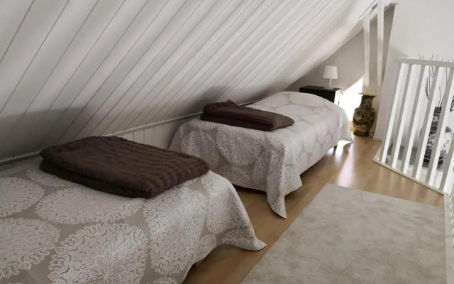 Airport Mint House Studio