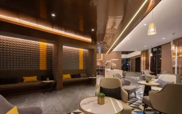 Homeinn Plus Hotel (Tai'an Beishanggao Street Wuyue Plaza)