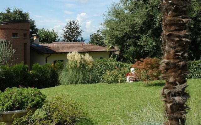 Fabulous Villa in Barasso near Lake