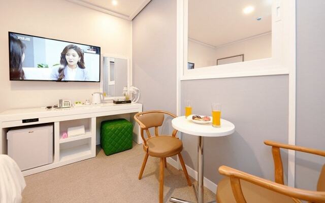 K-Pop Hotel