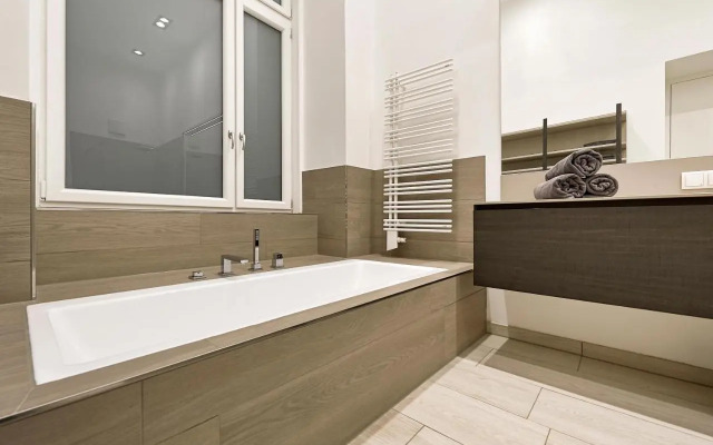 Central Luxury Apartment