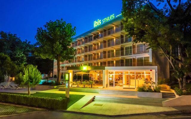 ibis Styles Golden Sands Roomer Hotel