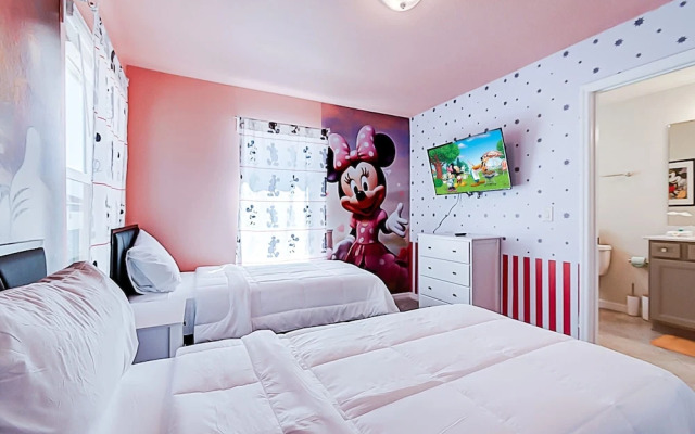 15976 Spacious Charming Family Getaway