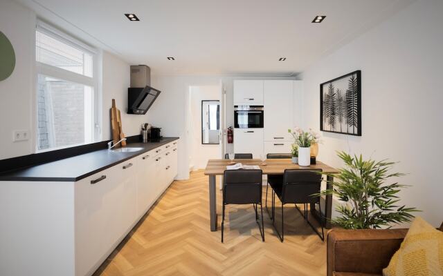 Damrak Short Stay Amsterdam