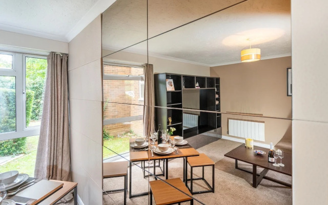 Stunning 2-bed Apartment in Windsor - Free Parking