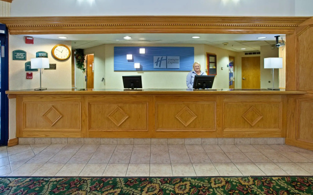 Holiday Inn Express & Suites Scottsburg by IHG