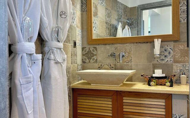 Golden Moments Luxury Stone Villas.