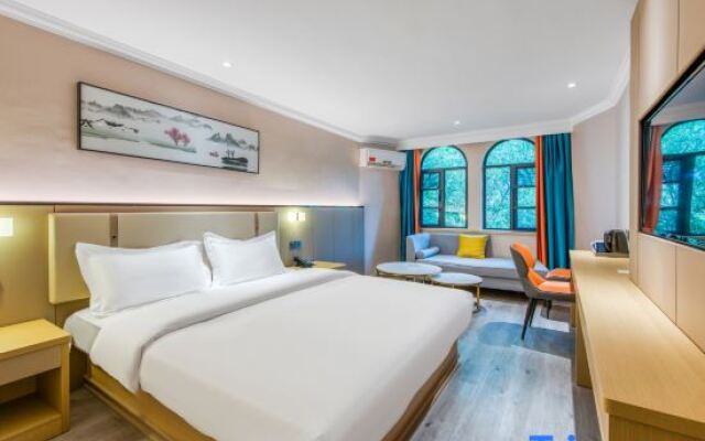 Starway Hotel (Wuxi Lingshan scenic spot)