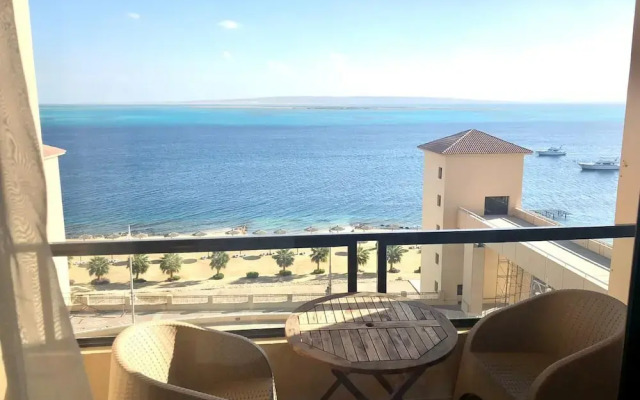 Cosy & Cute Beach Front Studio at the Views Waterside