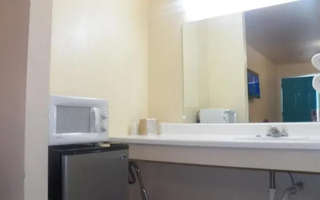 Sleepy Traveler Motel