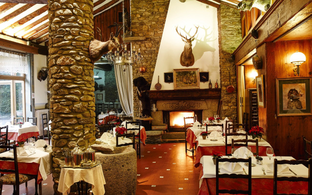 Hotel Restaurant Planes