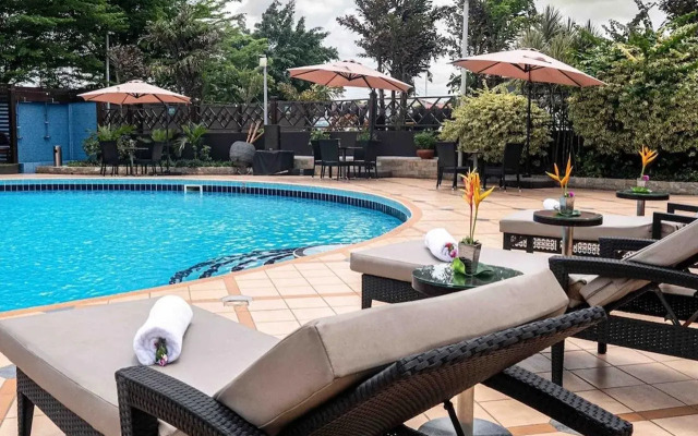 Oak Plaza Hotels - East Airport