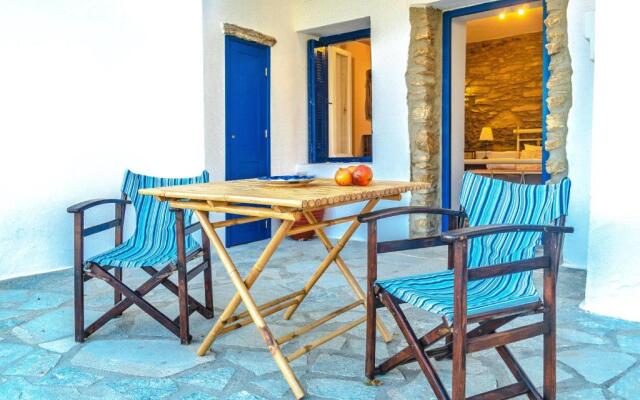 The Pomegranate House, 5 mins to Batsi Bay