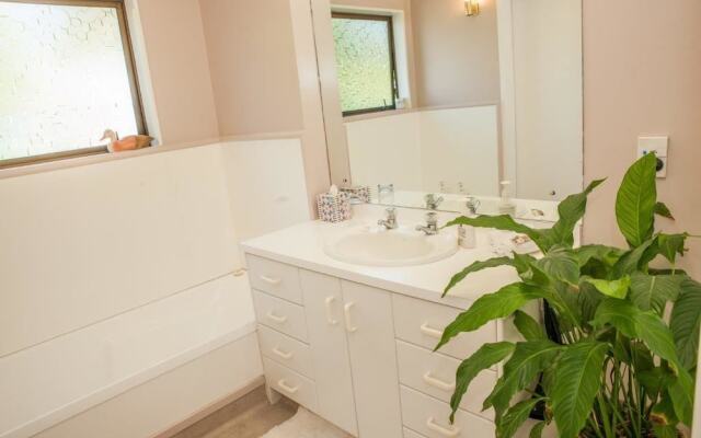 Abundante B&B on 8 Marlowe