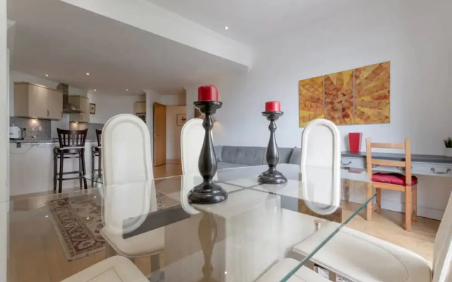 Large & Central 2BD Flat - Tower Hill