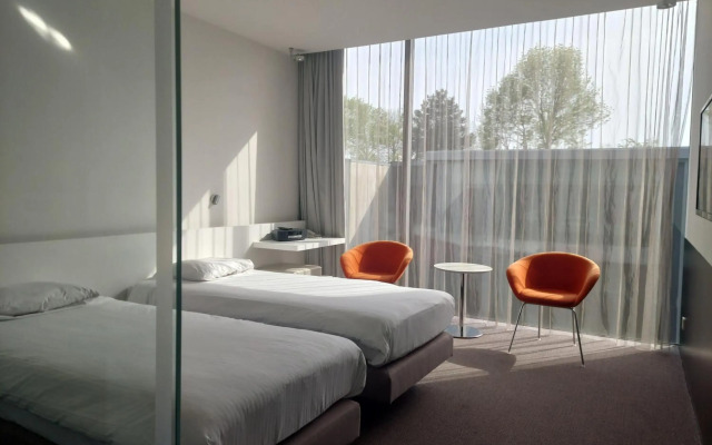 D-Hotel