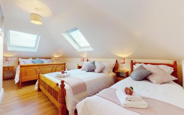 Ross Beach Family Farmhouse B&B