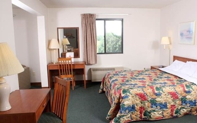 Centerstone Inn & Suites Carlyle