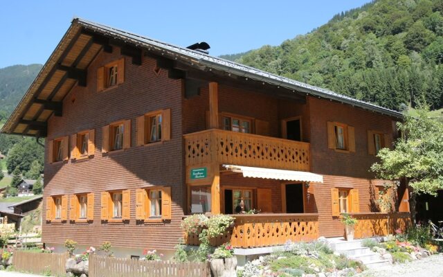 Cozy Apartment with Sauna near Ski Area in Silbertal