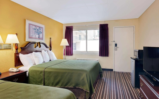 Travelodge by Wyndham Chambersburg