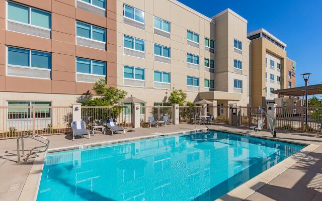 Holiday Inn Express & Suites Moreno Valley - Riverside, an IHG Hotel