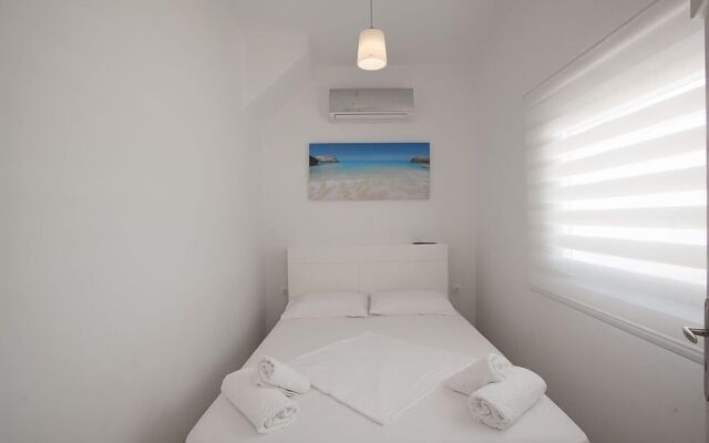 White Luxury House by Blue Waters Mykonos
