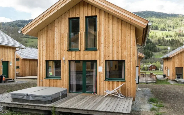 Deluxe Chalet With Whirlpool