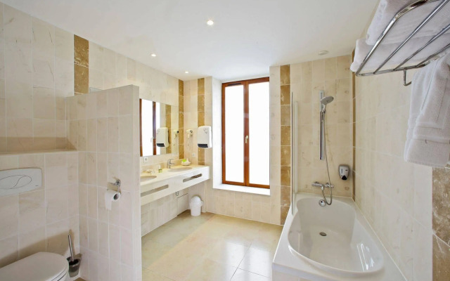 Chateau De La Sebrandière