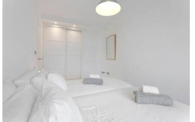 White Cozy Flat in Donostia
