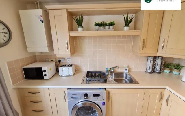 3 Bedroom house near Coventry City Centre with Wi-fi, driveway & garden - 16RWC