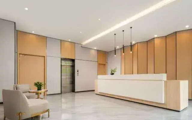 LE JU Hotel (Xinzheng Longhu Senda University Business Plaza)