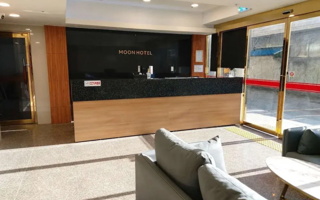 Hotel Moon