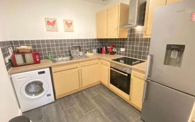 Paisley Central Apartment #3