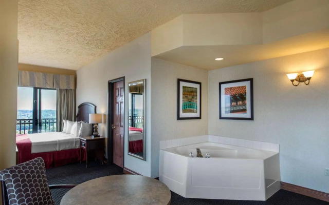 Shoreline Inn & Conference Center, Ascend Collection