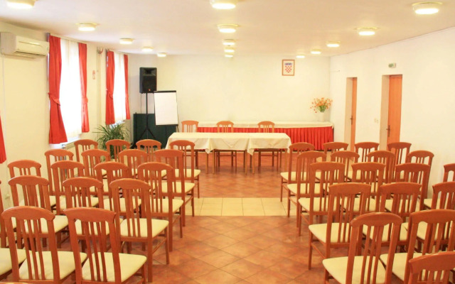 Omladinski Hostel