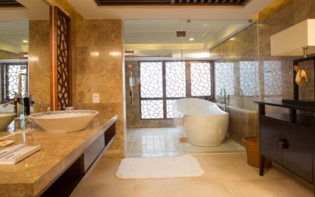 Zhuhai Yinzuo Jingpin Hotel