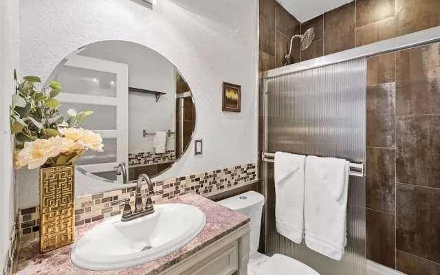 City Oasis with Inviting Flair