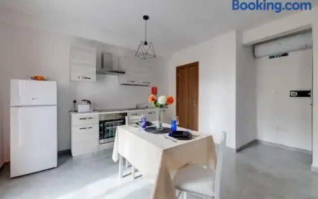 Modern Studio Central Location