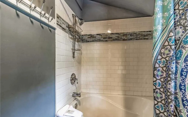 Paradise On The River Three Bedroom Cabin