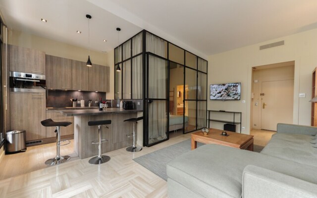 Gray d'Albion YourHostHelper