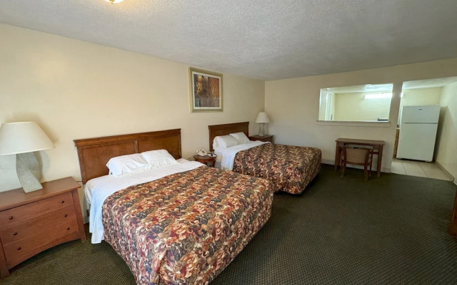 Big Chile Inn & Suites