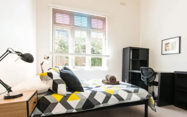 Hunter · Close to Smith St Courtyard + Parking