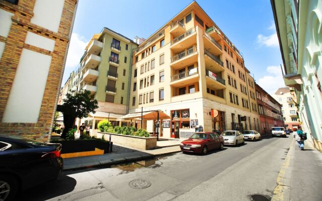Club 99 Apartments