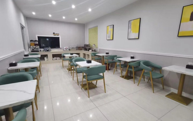Home Inn UP Huaxuan Smart Travel Hotel (Donghai Pedestrian Street High-speed Railway Station)